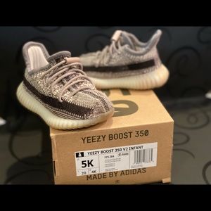 Toddler Yeezy 350 Boost - Zyon. Size 5